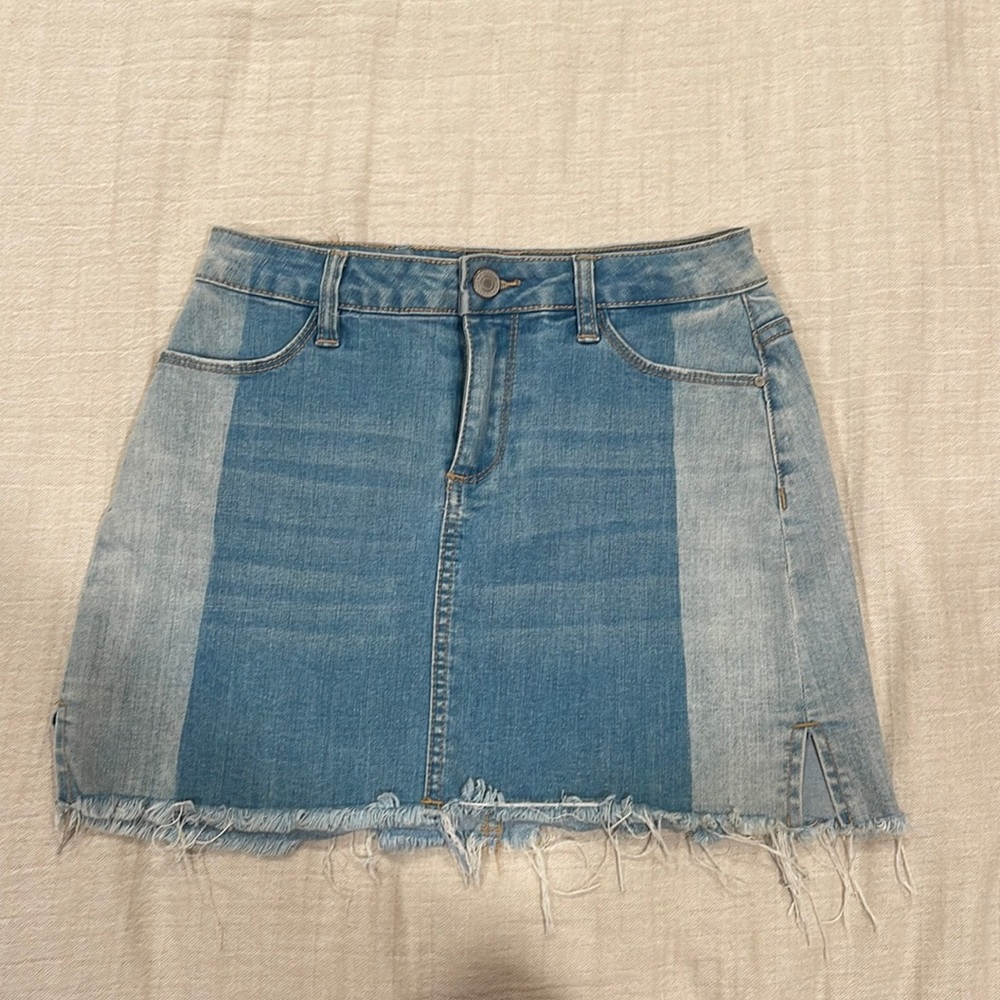 Two toned blue jean skirt
